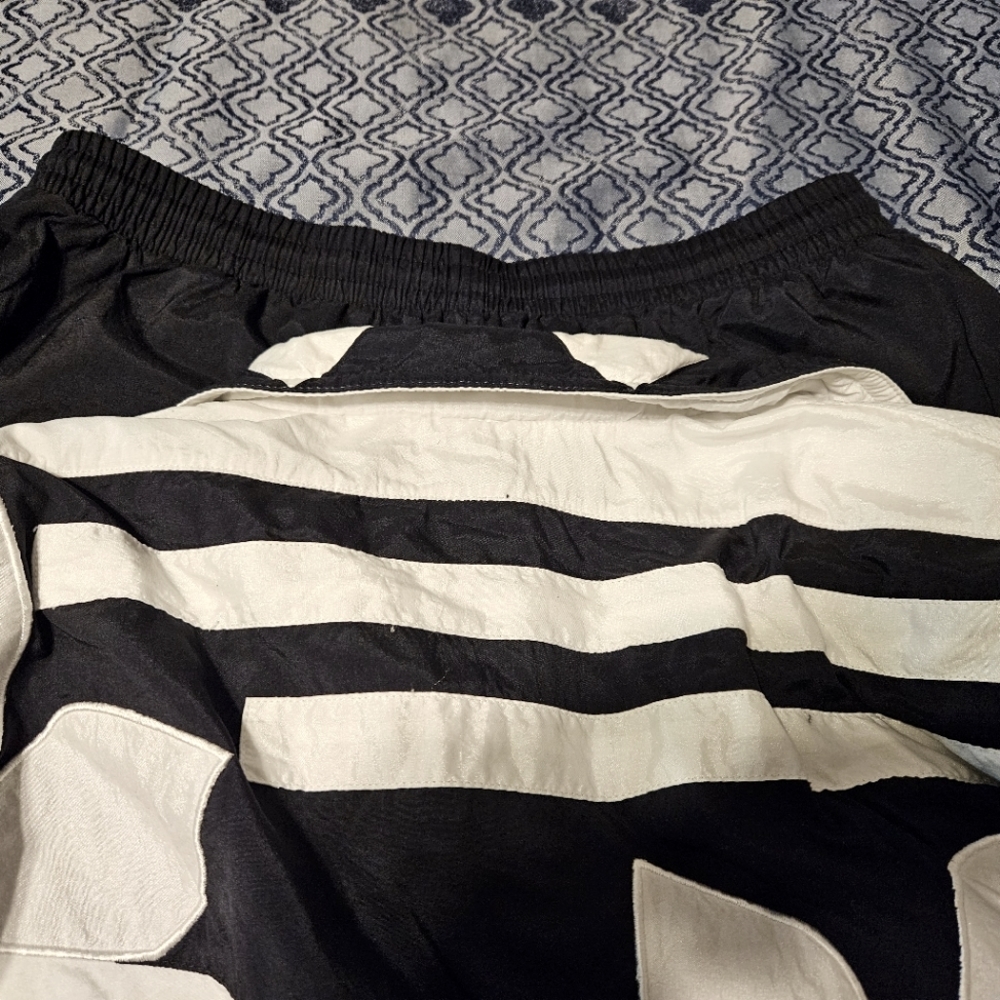 Designer Jogging Set - Picture 7 of 8